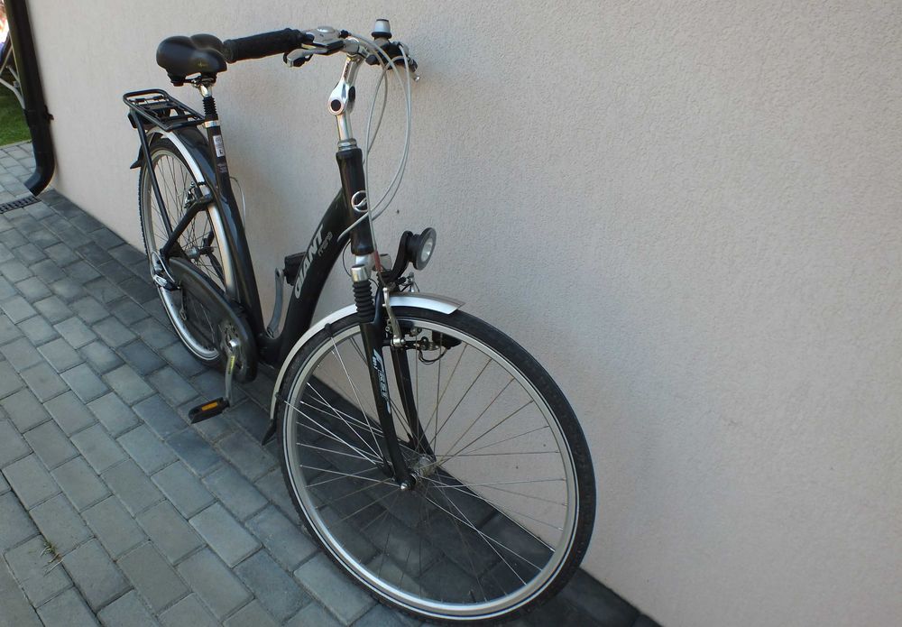 Bicicleta dama GIANT MONO, 21 viteze, roti 28x1,50, schimbatoare Shimano Alivio.