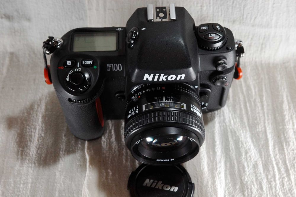 Nikon F100 - aparat fot pe film plus Nikkor 50mm F/1,4 AF-D