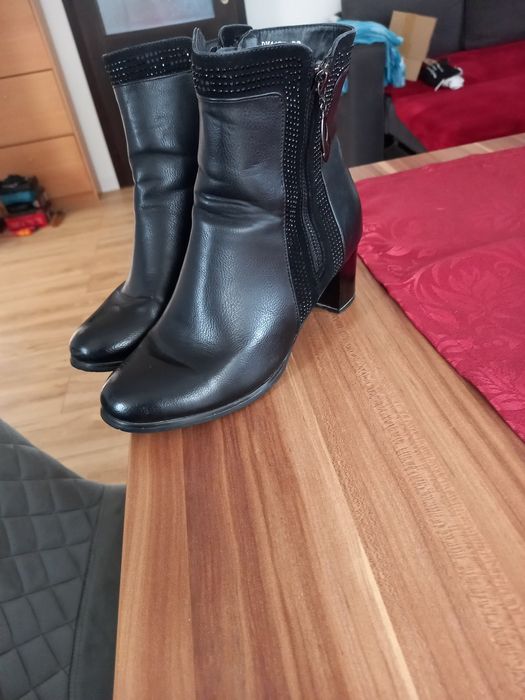 Cizme scurte /Botine nr 39 din piele ecologica