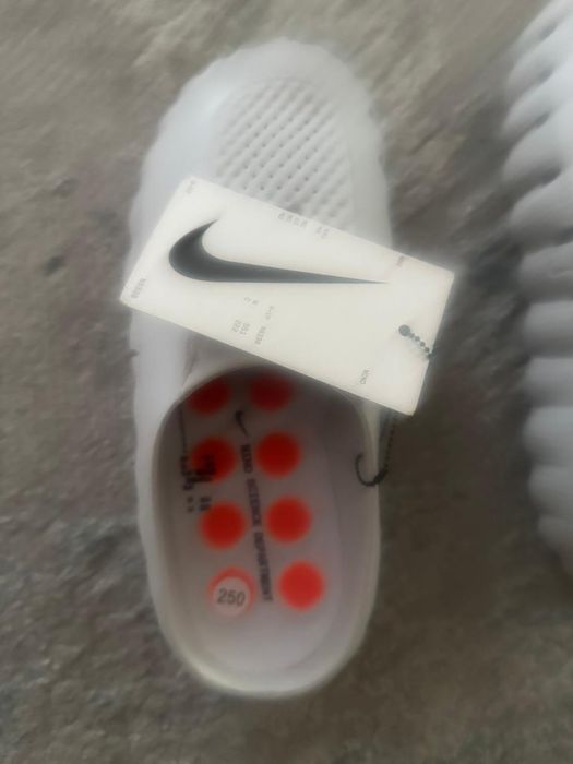 Продам тапочки Nike Mind 001