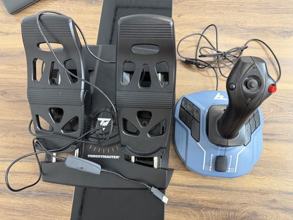 Thrustmaster джойстик и педали