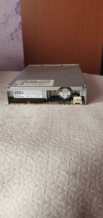 Дисковод флоппи дисков.