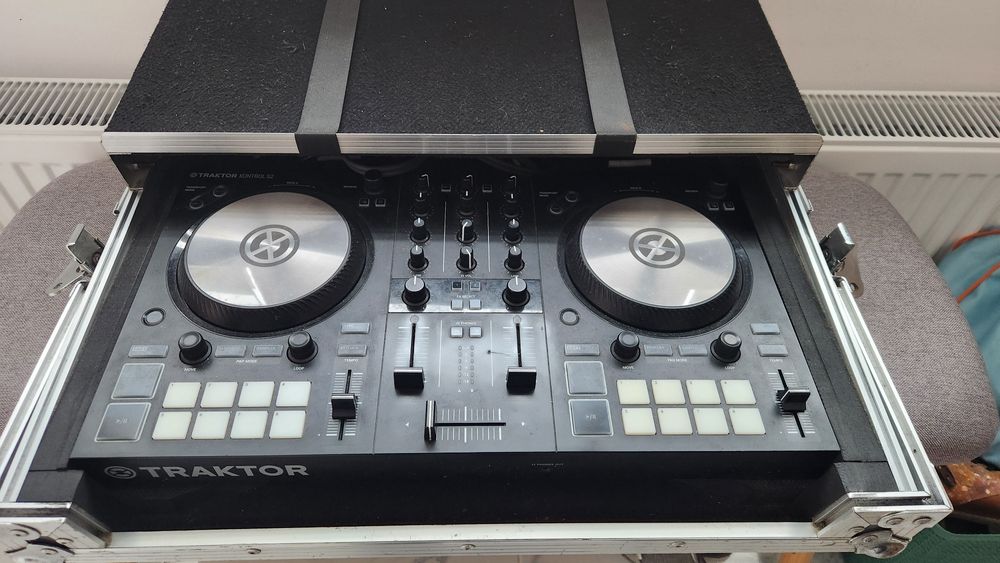 Consola Traktor S2 MK3 cu case