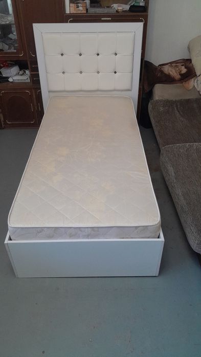 Односпальная кровать