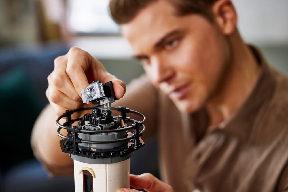 Lego 21335 Моторизиран фар LEGO Ideas 21335 , 2065 части