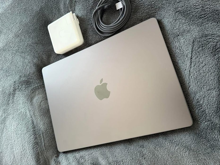 Mac Book Pro M4 Max 14‑core CPU, 32‑core GPU: Built , 36GB, 1TB SSD