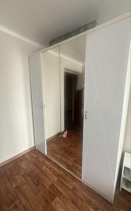 Продам шкаф белого цвета