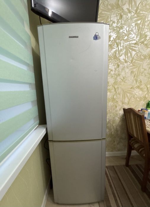 Продам рабочий холодильник Самсунг 50000т