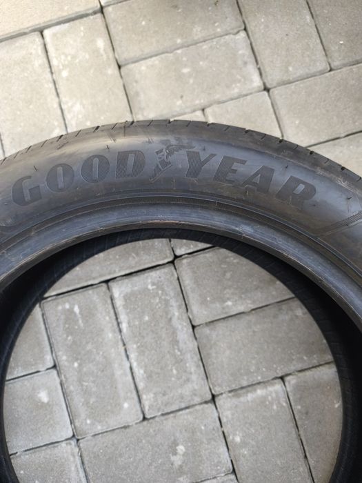 205-50-17 Goodyear Efficient Grip Performance 2