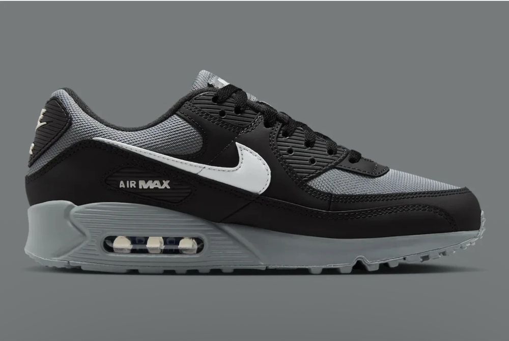 Nike Air Max 90.