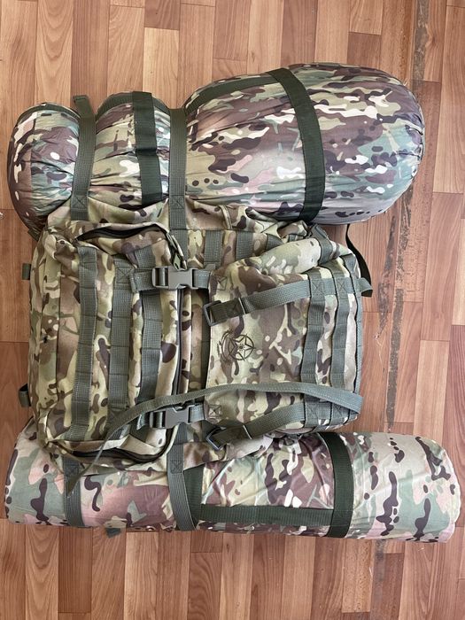 Спальный мешок с кариматом и рюкзак