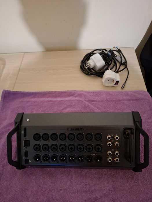 Mixer digital Allen & Heath  CQ20B