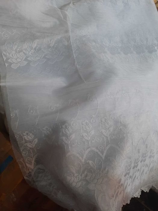 Продается тюль белого цвета ширина 2,90м.