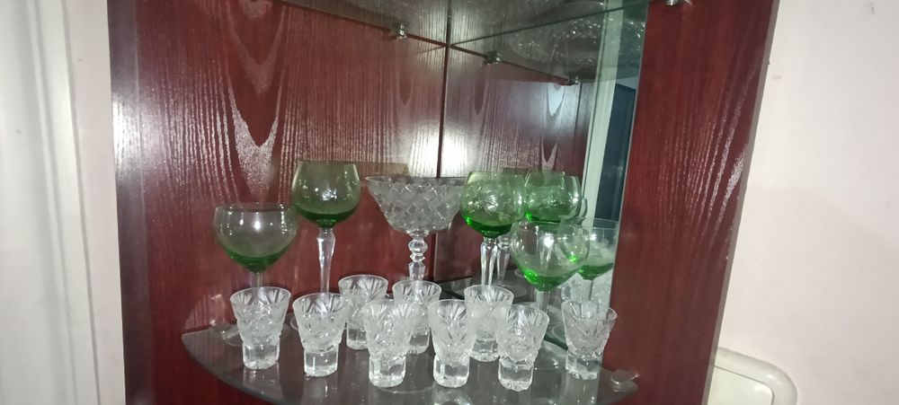 Срочно продаются сервизы богемский хрусталь состояние идеальное!