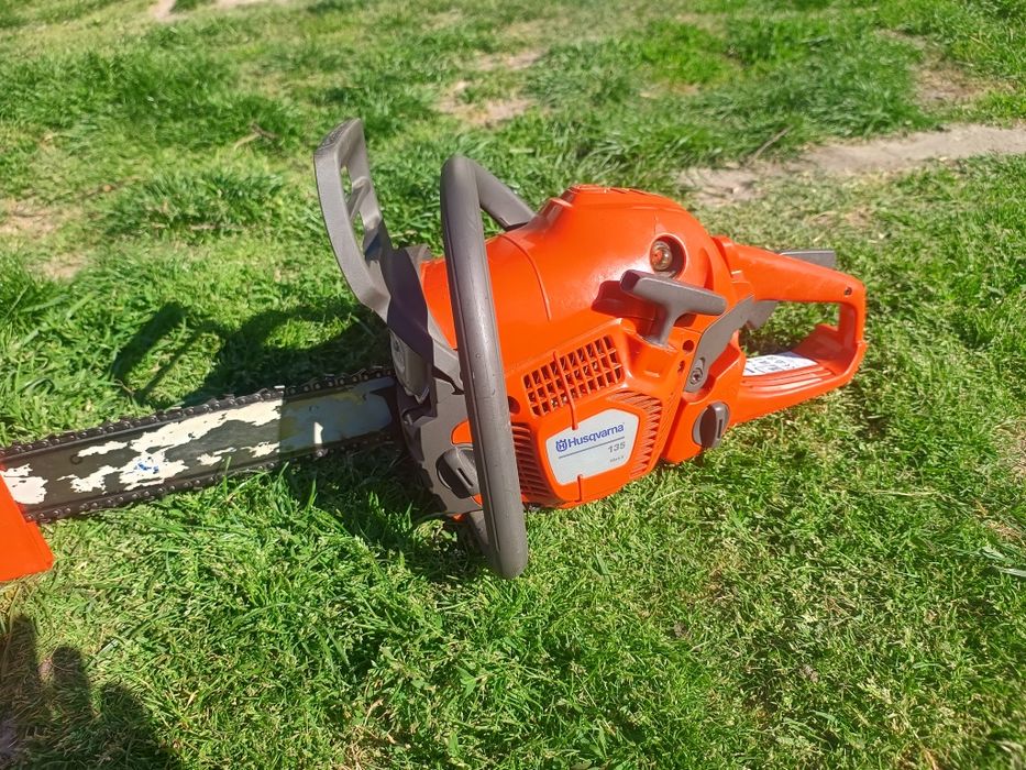 Vând Husqvarna 135 Mark//