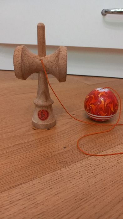 Kendama la licitație