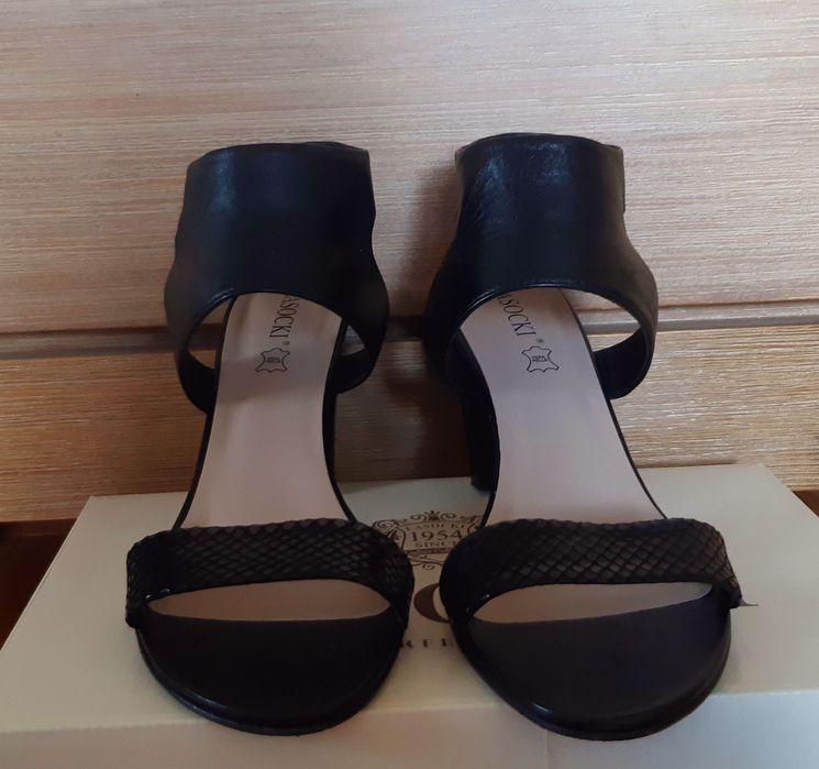 Дамски сандали на ток