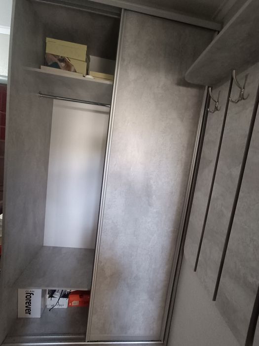 Продам прихожую новую