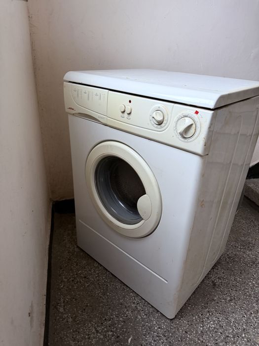 Стара пералня работеща