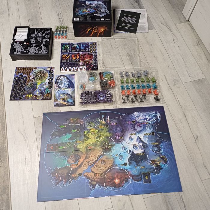 Vând Lords of Ragnarok –stare foarte bună, 3 piese lipsa 430lei neg.