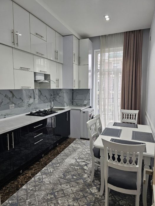 Kvartira srochniy ijaraga beriladi.