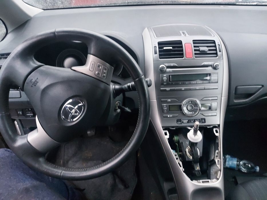 Toyota Auris 1.6vvti на части !!!