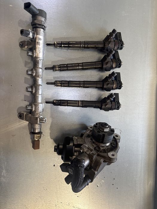 Injector/Injectoare Chit Injectie Vw/Skoda/Seat 2.0 CFF Cod 03L130277Q