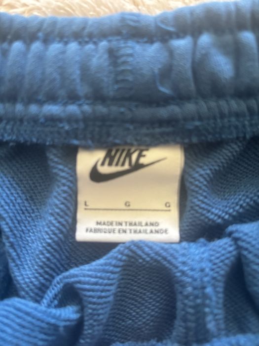 Продавам къси гащи nike