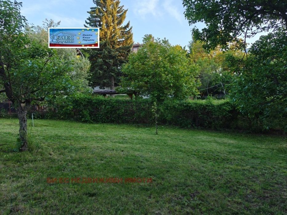 Къща в с. Панчарево 218m² и двор 820 м² - в.з. Косанин дол