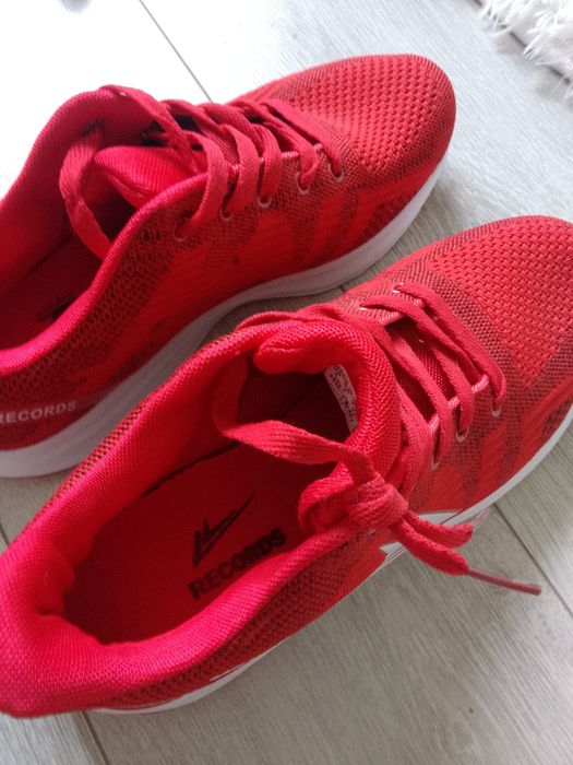 Мужские кроссовки 42 размера