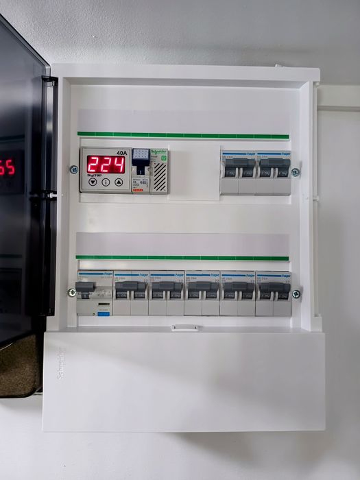 Electrician  Botosani și împrejurimi. Reparații instalații electrice.