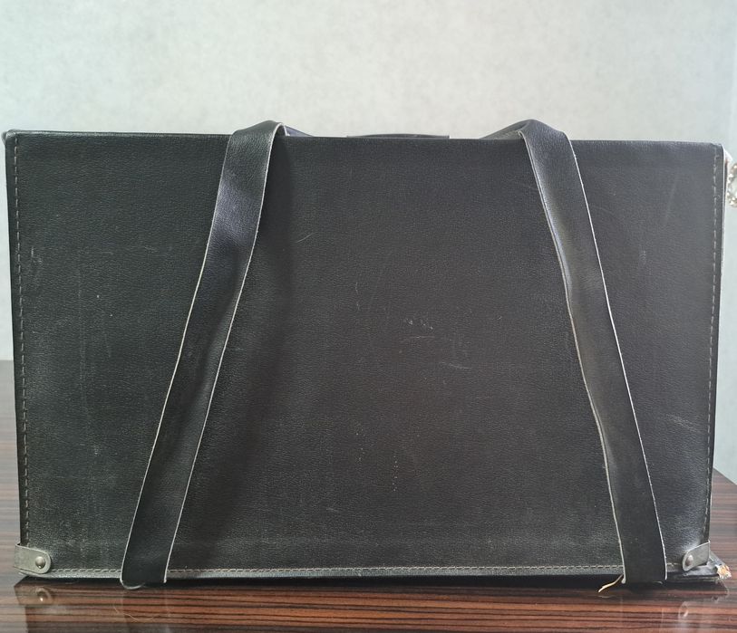 Швейная машина
Моторда ишледи столиям бор
Столи бн бирга сотила