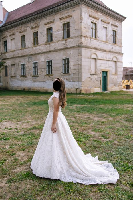 Rochie de mireasa, model unicat, din dantela, lucrata manual