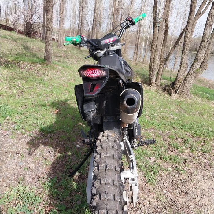 Мотоцик эндуро 250куб