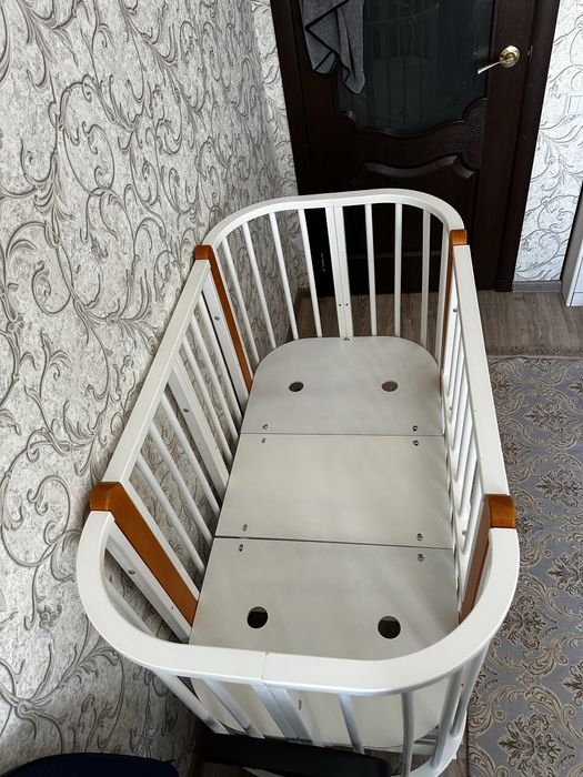 Продается детская кровать с маятником