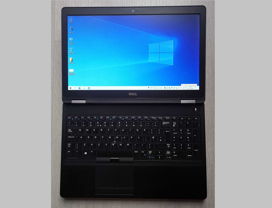 Лаптоп 15.6" Dell Latitude E5570 Core i3 Windows 11 500GB HDD 4GB RAM