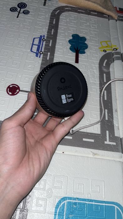 Алиса яндекс колонка