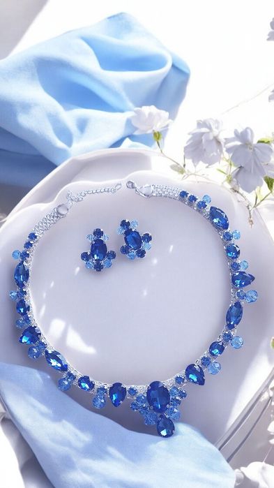 Светло син комплект от колие и обеци