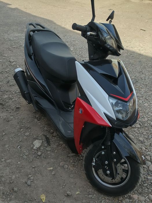 Скутер "Кавасаки" 150 кубов