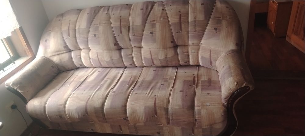 Разтегателен (спален) диван с два фотьойла.