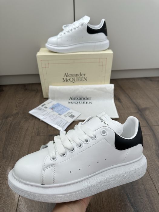 Adidasi ALEXANDER MCQUEEN lProdus NOU Premium Adidasi Baieti | Fete | Unisex | Adidasi NOI Model NOU 2026 | Calitate Premium Alexander Mcqueen Alb