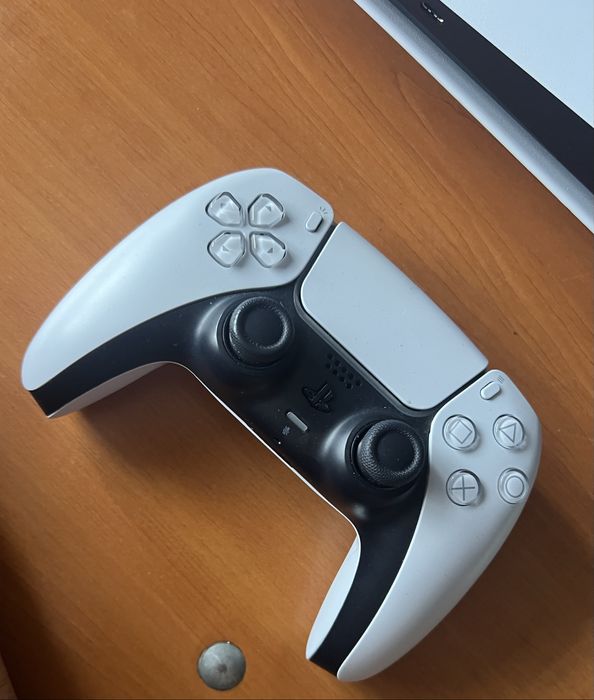 Vand ps 5 slim aproape nou 1 tb