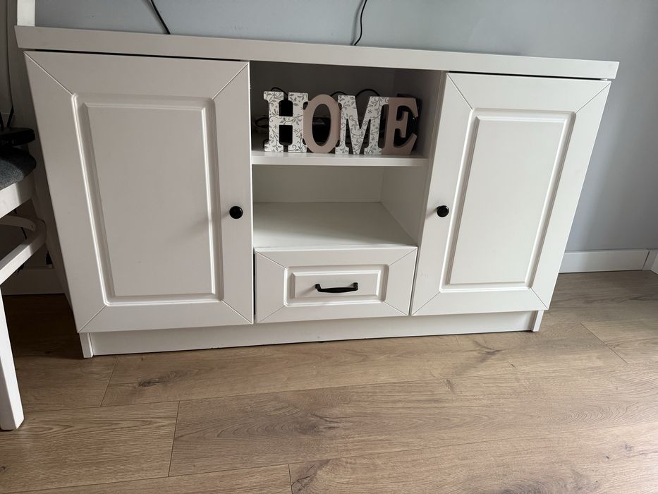 Тв шкаф от масивно дърво