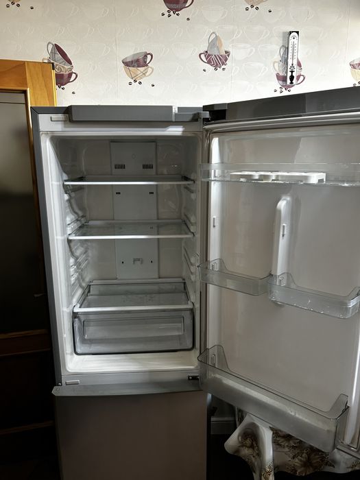 Холодильник Samsung