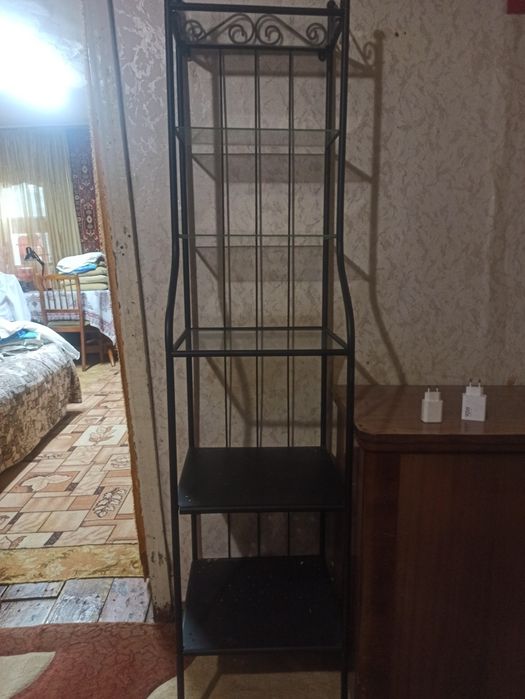 Чёрный стеллаж крепкий металл царапин на окраски нету