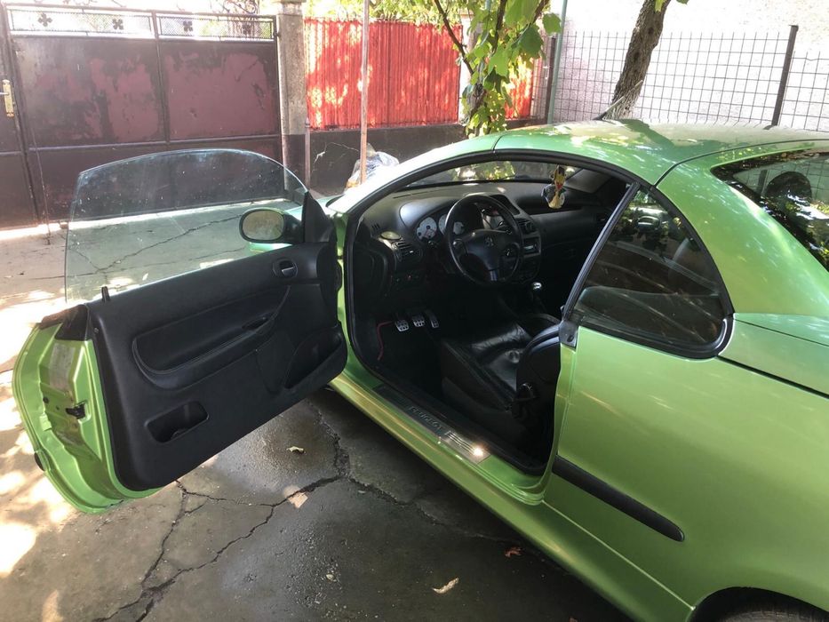 Vând Peugeot 206 CC Cabrio, an 2002, motor 2.0 benzină, 136 CP.