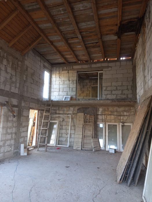 Casa cu etaj de vanzare 4500 mp utili din care 250 mp casa  Icuseni