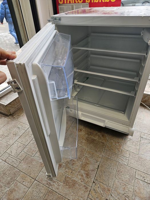 Хладилник за вграждане елекролукс