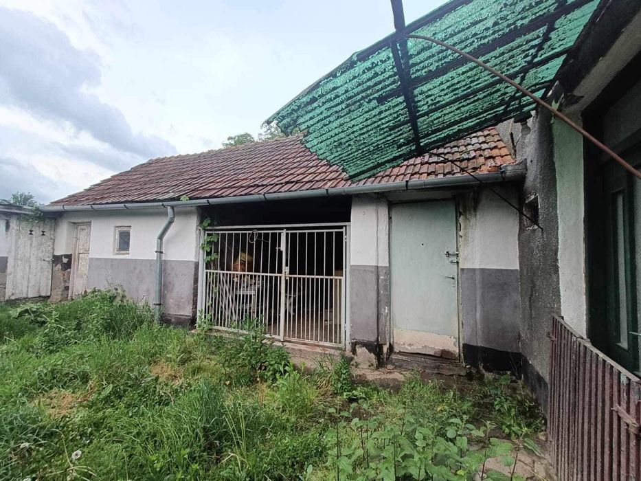 Casa 114 mp - in Hateg la 300 m de primarie 56000 euro