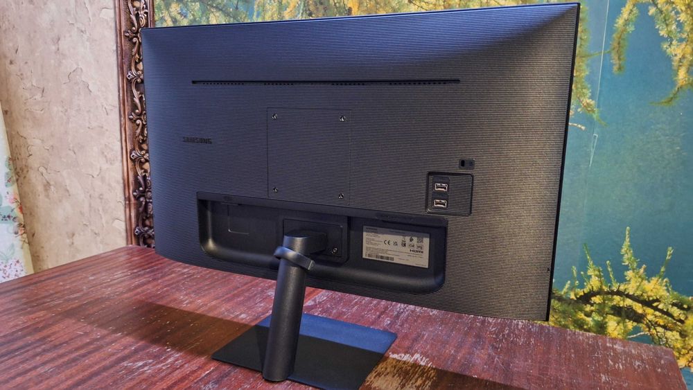 Samsung Смарт Монитор M5 LS27CM500EUXDU използван